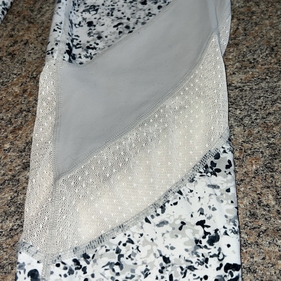 Athleta leggings size medium - Picture 3 of 7